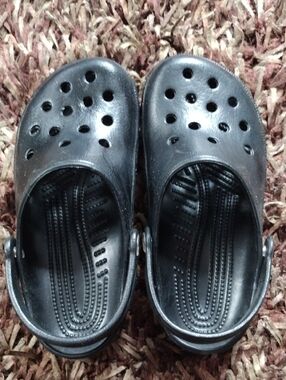 Unisex Black Crocs Like (Holey Soles) W 6/7 Clogs M 4-5